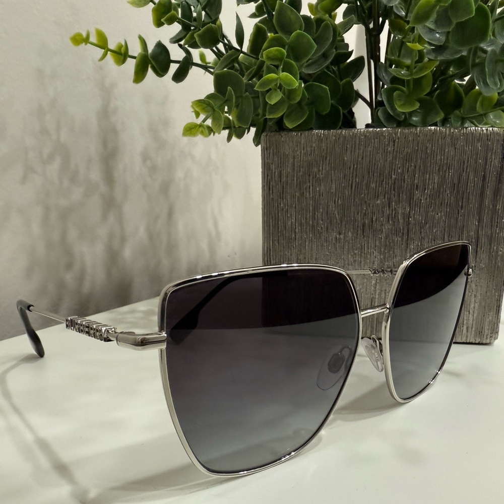 Burberry Silver Aviator Sunglasses Classic Design brand new